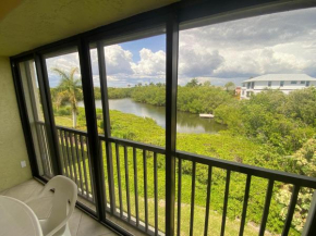 Bay Village #201 - Private condo with screened-in lanai, Fort Myers Beach